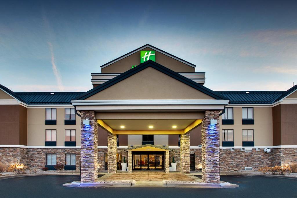 Holiday Inn Express Hotel & Suites Cedar Rapids I-380 at 33rd Avenue an IHG Hotel Main image 1